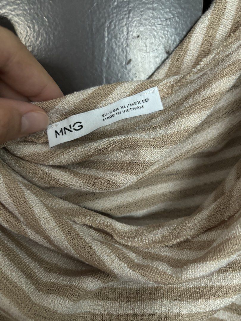 MNG Striped Cowl Neck Top XL (Category: Sleeveless) located in Manila. Submitted by rbstyles15 (Listing ID 1444498245, Image 2). Description: MNG top, XL, beige & white stripes, cowl neck, ruched side. Soft & comfy..