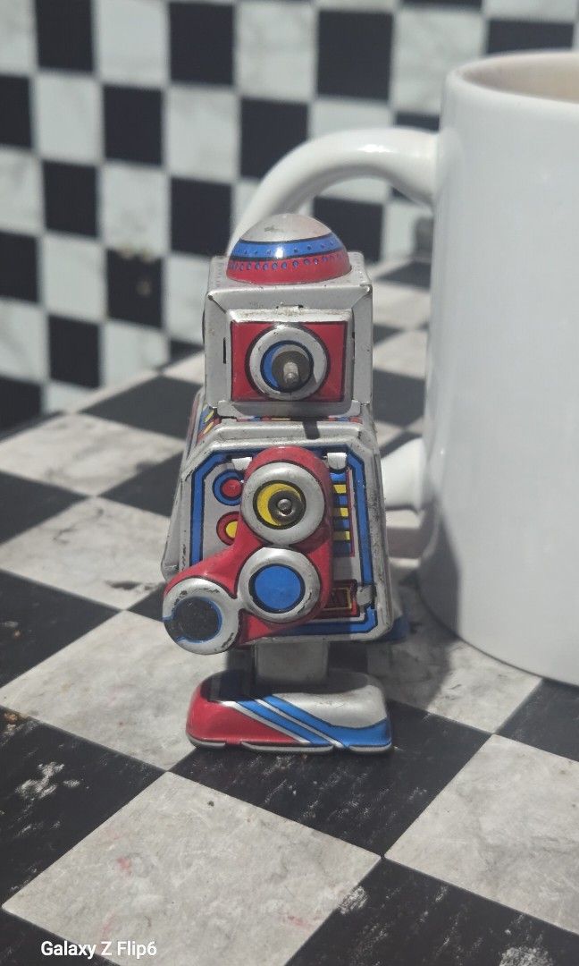 Ms235 roger robot (Category: Vintage Collectibles) located in Manila. Submitted by ritzselect26 (Listing ID 1444585924, Image 2). Description: ms235 "roger robot" selling for 2pcs made of tin metal not working need restore.