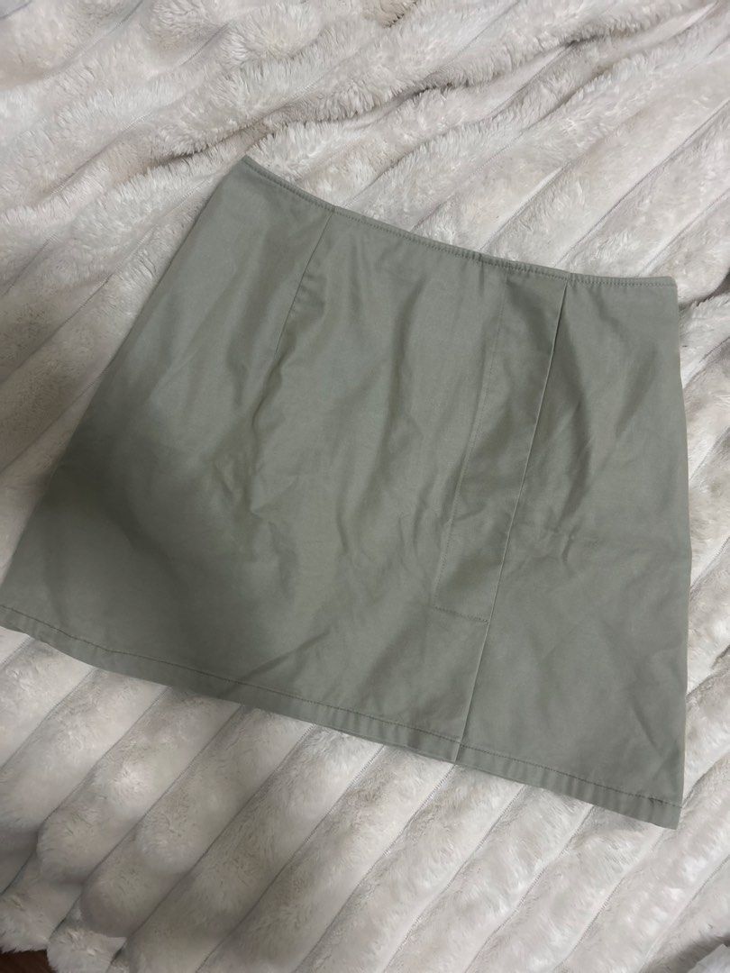 Mysty Woman Mini Skirt (Category: Skirts) located in Paranaque City. Submitted by marengkondo23 (Listing ID 1444594724, Image 1). Description: - Cute light green mini skirt - Brand: Mysty Woman - size:small (fits xs too).