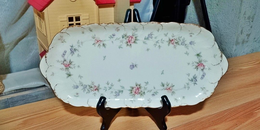 Narumi serving platter Helios pattern (Category: Other Kitchenware & Tableware) located in Cabanatuan. Submitted by miss.maia (Listing ID 1444622715, Image 1). Description: Narumi serving platter Helios pattern UNUSED +SF.