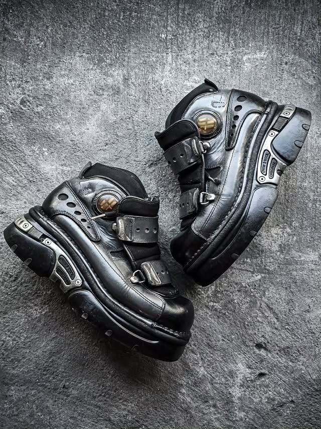 NEW ROCKS M.419 Raver Platform Boots (Category: Boots) located in Makati City. Submitted by cathedrals (Listing ID 1444548364, Image 1). Description: Worn Condition EU 41.