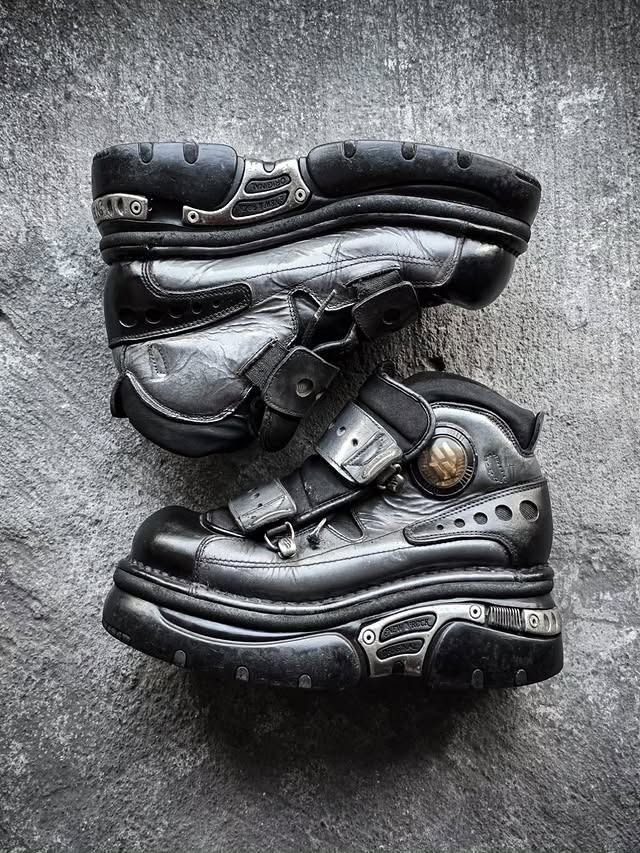 NEW ROCKS M.419 Raver Platform Boots (Category: Boots) located in Makati City. Submitted by cathedrals (Listing ID 1444548364, Image 2). Description: Worn Condition EU 41.