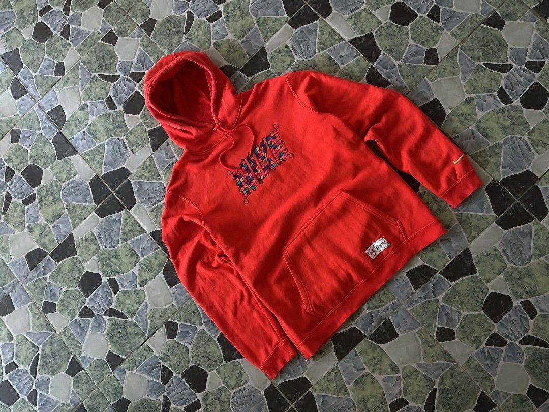 Nike Hoddie (Category: Activewear) located in San Fernando. Submitted by work4it (Listing ID 1444630658, Image 1). Description: Nike Hoodie Dimes:23x28 Cr:8.5/10 issue:none needs wash.