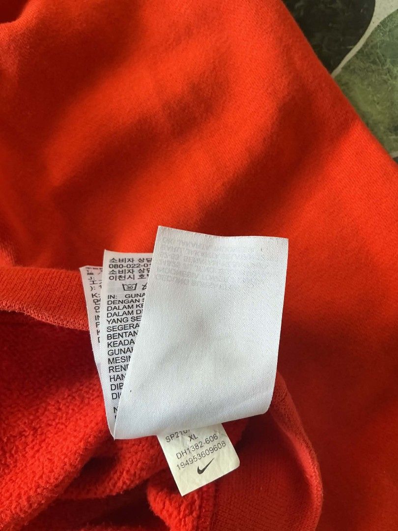 Nike Hoddie (Category: Activewear) located in San Fernando. Submitted by work4it (Listing ID 1444630658, Image 3). Description: Nike Hoodie Dimes:23x28 Cr:8.5/10 issue:none needs wash.