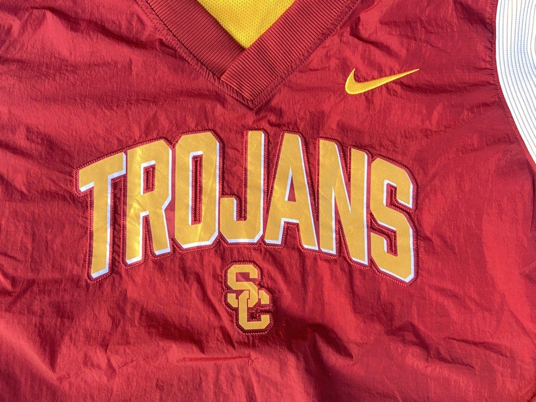 Nike Jersey long sleeve (Wind breaker type) (Category: Coats, Jackets and Outerwear) located in Antipolo. Submitted by ownel (Listing ID 1444618433, Image 3). Description: -Excellent condition -Dimes 29x29 -authentic -wind breaker type.