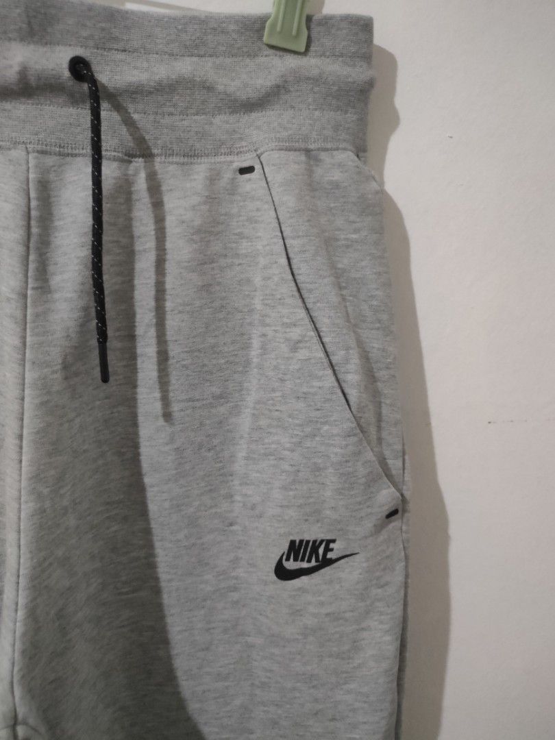Nike Techfleece Pants (Category: Joggers) located in Ozamiz City. Submitted by ukaygrails (Listing ID 1444548514, Image 3). Description: Excellent condition No issue Waist 28-32 L39 hem 7.