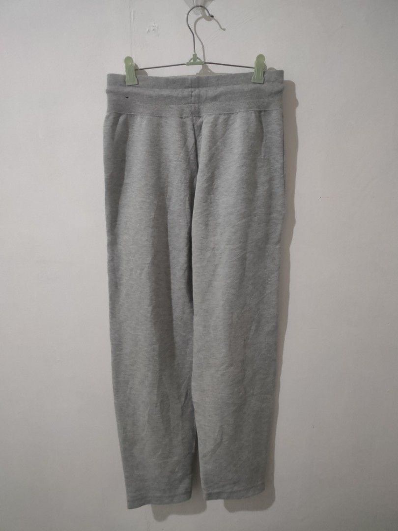 Nike Techfleece Pants (Category: Joggers) located in Ozamiz City. Submitted by ukaygrails (Listing ID 1444548514, Image 2). Description: Excellent condition No issue Waist 28-32 L39 hem 7.