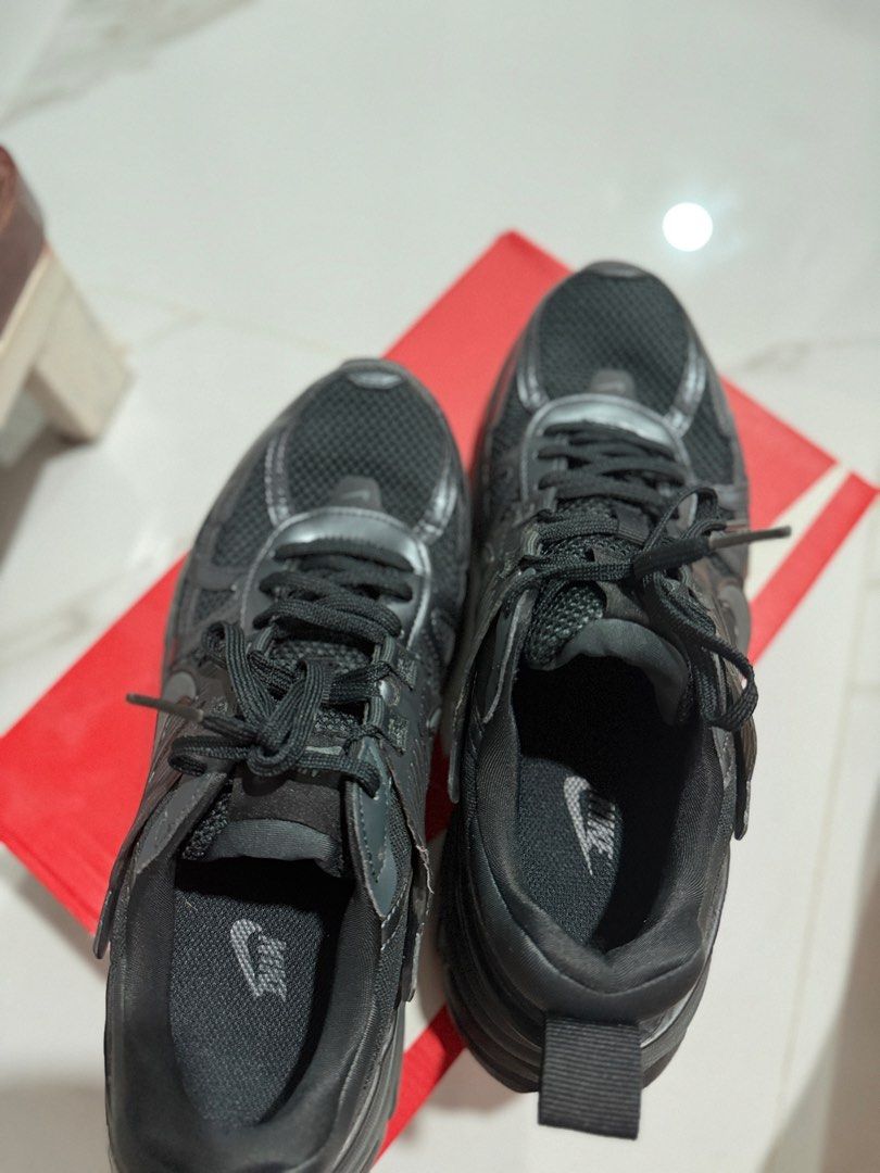 Nike V2K Run Black Anthracite Sneakers (Category: Sneakers) located in Rizal. Submitted by gwencd17 (Listing ID 1444635122, Image 3). Description: - Brand: Nike - Model: V2K Run - Color: Black/Dark Smoke Grey Anthracite - Size: UK 8 / US Men's 9 / EUR 42.5 - Type: Running Shoes - Condition: New (implied by original box) - Includes: Original Box - Ideal for: Everyday wear.