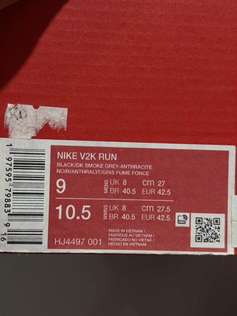 Nike V2K Run Black Anthracite Sneakers (Category: Sneakers) located in Rizal. Submitted by gwencd17 (Listing ID 1444635122, Image 2). Description: - Brand: Nike - Model: V2K Run - Color: Black/Dark Smoke Grey Anthracite - Size: UK 8 / US Men's 9 / EUR 42.5 - Type: Running Shoes - Condition: New (implied by original box) - Includes: Original Box - Ideal for: Everyday wear.