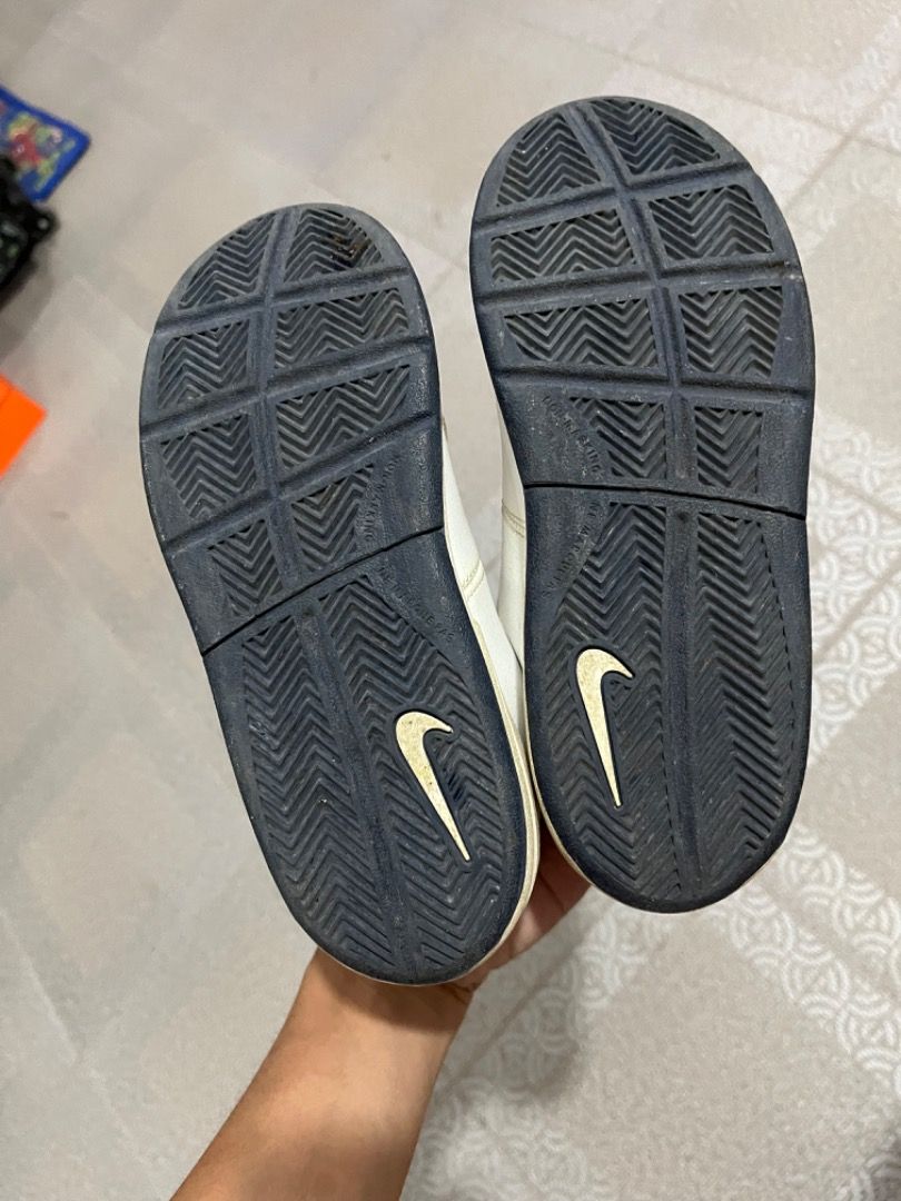 Nike White & Navy Blue Velcro Sneakers (Category: Babies & Kids Fashion) located in Santiago. Submitted by evrythngulove (Listing ID 1444504585, Image 3). Description: - White Nike sneakers - Navy blue accents - Easy velcro strap closure - Excellent grip on soles - Minor signs of wear on white parts - Plenty of life left for active play.