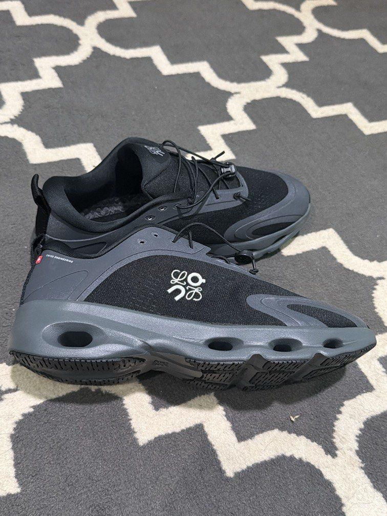 on cloud solo (Category: Sneakers) located in Temerloh. Submitted by introvertstore (Listing ID 1444590708, Image 2). Description: 28cm recommend for narrow feet 1:1 copy original comes with custom box..