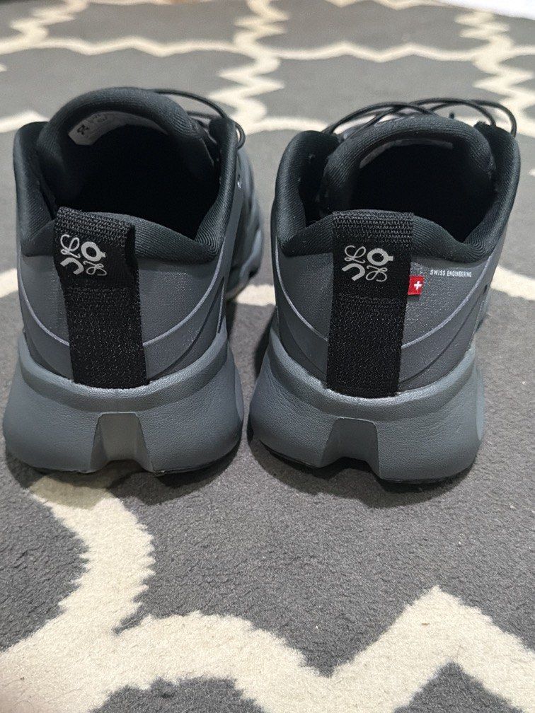 on cloud solo (Category: Sneakers) located in Temerloh. Submitted by introvertstore (Listing ID 1444590708, Image 3). Description: 28cm recommend for narrow feet 1:1 copy original comes with custom box..
