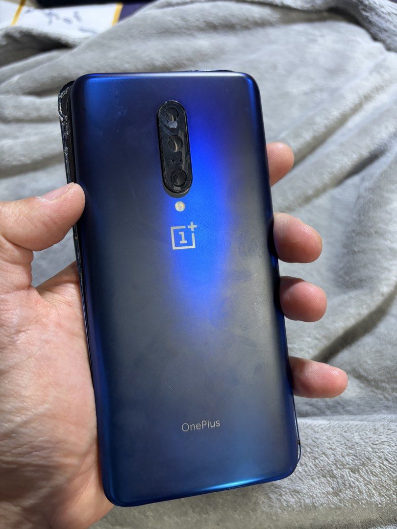 One plus 7 pro 256gb (Category: OnePlus) located in Munoz. Submitted by olxph_420226837 (Listing ID 1444637597, Image 1). Description: Very well used - cracked glass sa screen - burn marks on the LCD (not actual burn marks) - swollen battery Mura lang battery sa shoppee ready to replace narin ddikit nalang back glass Aside from that apaka bilis pa na phone la pang lag (na laglag lang) .
