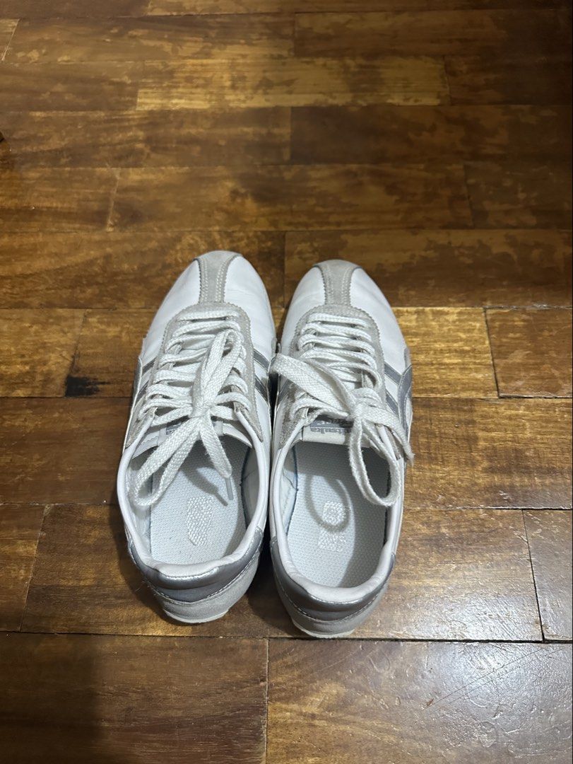 Original Onitsuka Tiger Runspark White Silver (Category: Sneakers) located in Manila. Submitted by declutterbyja (Listing ID 1444594359, Image 2). Description: - Original Women’s Classic Onitsuka Tiger Runspark - Bought in Japan - Color: White Silver - Material: Leather / Suede - Size: 23CM EU37 - No more box - RFS: Declutter - Location: Pasay City.