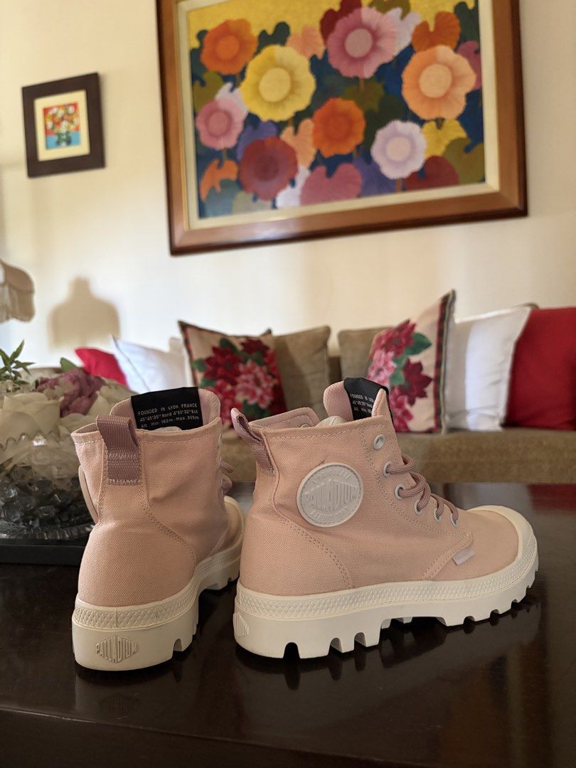 Original Palladium Shoes Womens Boots (Category: Sneakers) located in Bacolor. Submitted by jslpnd (Listing ID 1444201790, Image 3). Description: - Palladium boots in a soft pink canvas finish. - Size: US5 Womens - mga 4-5x ko lang nasuot to RFS : decluttering.
