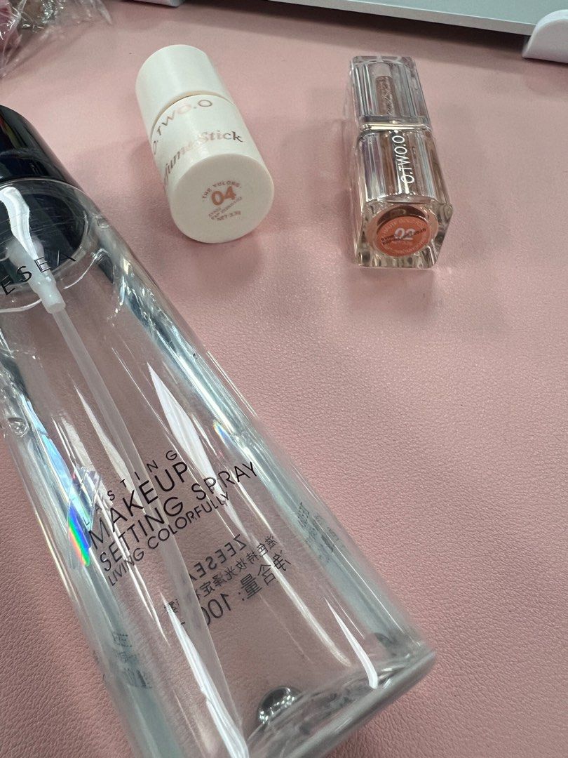 OTWOO ZEESEA Lipstick Setting Spray Perfume Stick Set (Category: Makeup) located in Cainta. Submitted by achibeacorner (Listing ID 1444506903, Image 3). Description: Decluttering makeup Sold as set Perfect sa beginners.