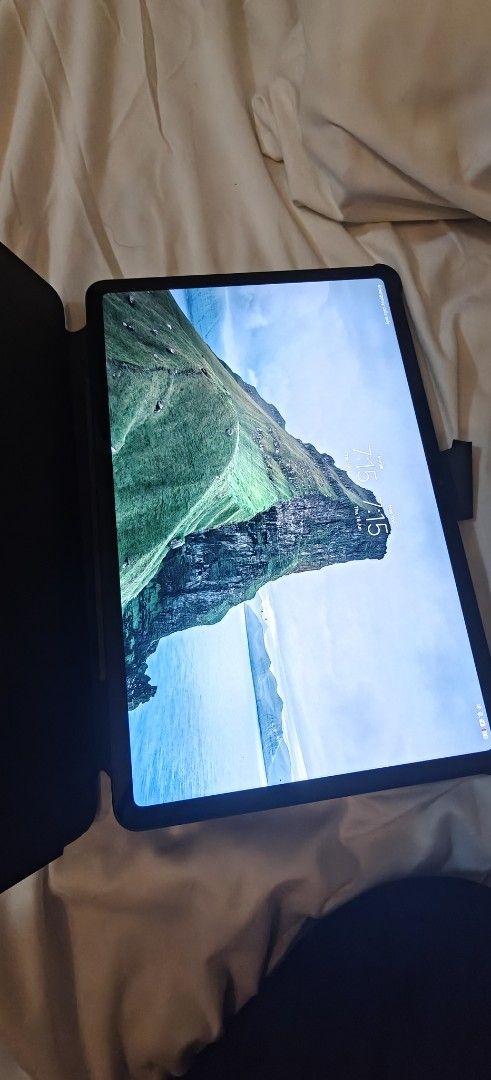 Pristine Redmi Pad 2 Pro 5G (Category: iPad) located in Manila. Submitted by trustedthrifter (Listing ID 1444602027, Image 3). Description: - Pristine Redmi Pad 2 Pro 5G - 128GB storage - 5G connectivity - Includes keyboard case - Includes stylus holder.