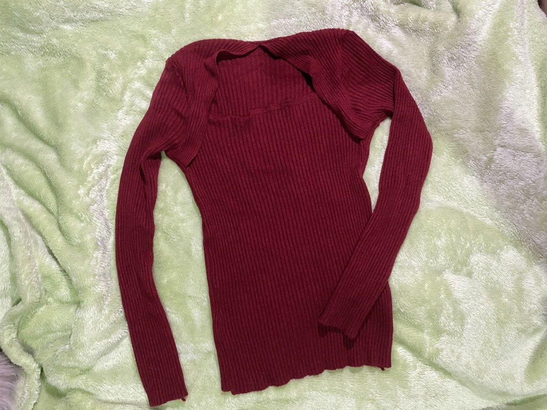 Red Sweetheart Neckline Long Sleeve (Category: Longsleeves) located in Bacoor. Submitted by deaclutter.ph (Listing ID 1444594111, Image 1). Description: > Only wore once > Inaccurate color due to lighting (refer to 2nd Slidefor actual color) > Request for when worn picture > No COD > GCash, GoTYME, Maya > MOD: lalamove or jnt > SF paid by buyer.