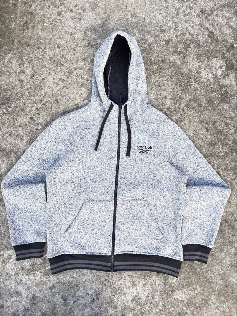 REEBOOK HOODIE (M-L) (Category: Coats, Jackets and Outerwear) located in Pasay City. Submitted by __handpickeddd (Listing ID 1444586607, Image 1). Description: REBOOK HOODIE (M-L) ✅Authentic 22’ Width 25’ Length 💰800 Pesos Only 📍Pasay ‼️Ship Nationwide via JnT ‼️Meetup 💰800 Pesos Only 📍Pasay ‼️Ship Nationwide via JnT ‼️Meetup .