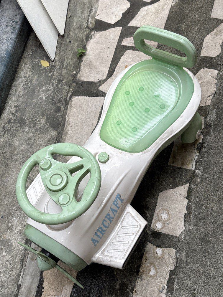 Ride toy wd back support (Category: Car Seats) located in Manila. Submitted by vintageaccessories (Listing ID 1444679141, Image 1). Description: Kasya 2 kids malaki space ng seat nya wd back support.