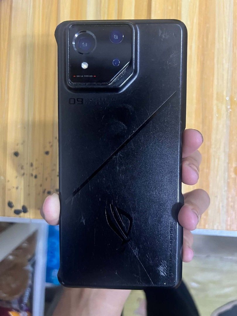 ROG PHONE 9 FE (Category: Asus) located in Las Pinas. Submitted by jeylendnzl (Listing ID 1444615606, Image 3). Description: FS: ASUS ROG Phone 9 FE No issue No history of being opened has air triggers, fast charging comes with box and 2 cases and original charger. Price is negotiable..
