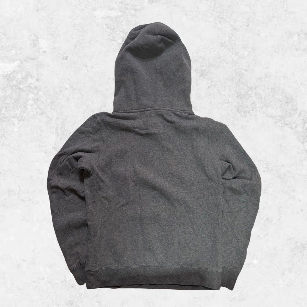 Roots Athletic Goods Canada Grey Hoodie (Category: Coats, Jackets and Outerwear) located in Bacoor. Submitted by eightbyeight (Listing ID 1444659624, Image 2). Description: Roots Canada Gray Hoodie Size on tag: M Width: 20 Length: 25 Issue(s): Dot stain Condition: 8/10 🏷️600 📦 lalamove / grab / j&t 💳 gcash / maya 🧾 first to pay basis.