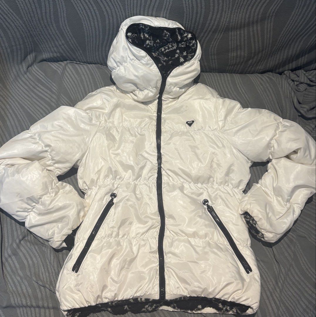 Roxy Reversible Puffer Jacket White/Black Pattern (Category: Coats, Jackets and Outerwear) located in Quezon City. Submitted by castrob21 (Listing ID 1444624381, Image 1). Description: - Roxy reversible jacket - Size: Medium - Two looks in one: shiny white puffer OR black & white patterned fleece - Hooded design - Two zip pockets on the white puffer side.