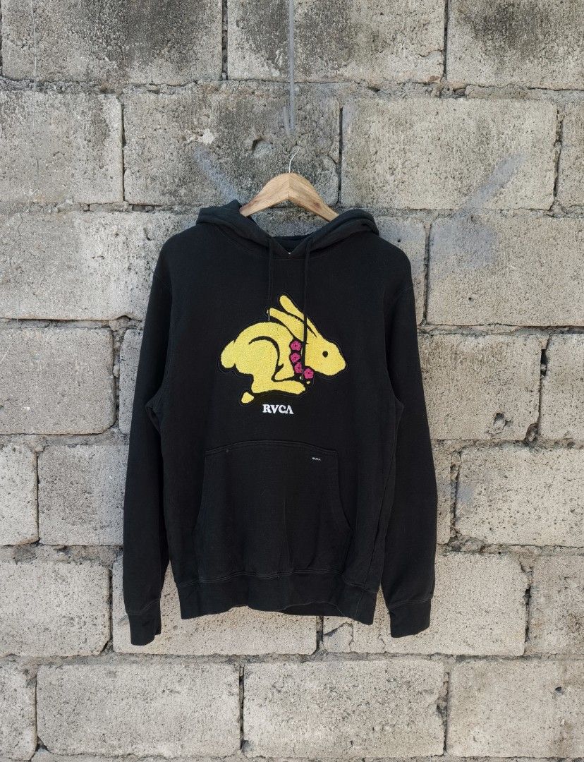 RVCA Black Hoodie with Yellow Rabbit Graphic (Category: Coats, Jackets and Outerwear) located in Manila. Submitted by yuzthrift (Listing ID 1444570430, Image 1). Description: RVCA x EVAN MOCK HOODIE ‎ ‎Size : medium ‎Dimes : 21.5 x 28 ‎9.9/10 colorate ‎Issue : cut wash tag ( stitch) ‎ ‎350Php + shipping.