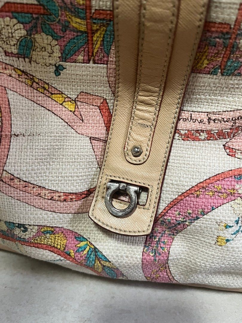 Salvatore Ferragamo kili shoulder bag (Category: Luxury Bags & Wallets) located in Quezon City. Submitted by bebegaze (Listing ID 1444545525, Image 2). Description: With flaws sa handle, dirt on the body, but clean inside. Very nice color and design. .