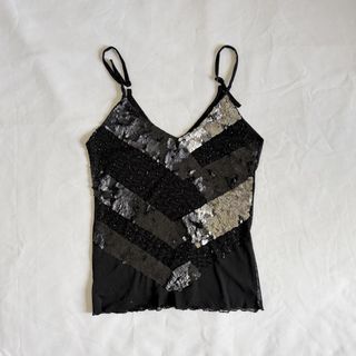 (Category: ) located in . Submitted by dua.closet (Listing ID 1444546128, Image 1). Description: .