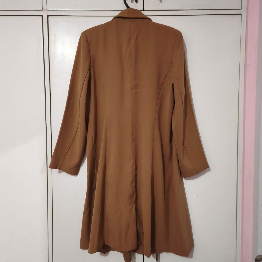 SM Woman Long Blazer (Category: Coats, Jackets and Outerwear) located in Manila. Submitted by iyyuuuuuuuuh (Listing ID 1444669728, Image 2). Description: Brown double-breasted blazer dress from Woman Career. VERY PRETTY Never worn kasi wrong size sya nung binigay as gift so bumili ako ng correct size for me, ang ganda nitooo. Can pass as brandnew.