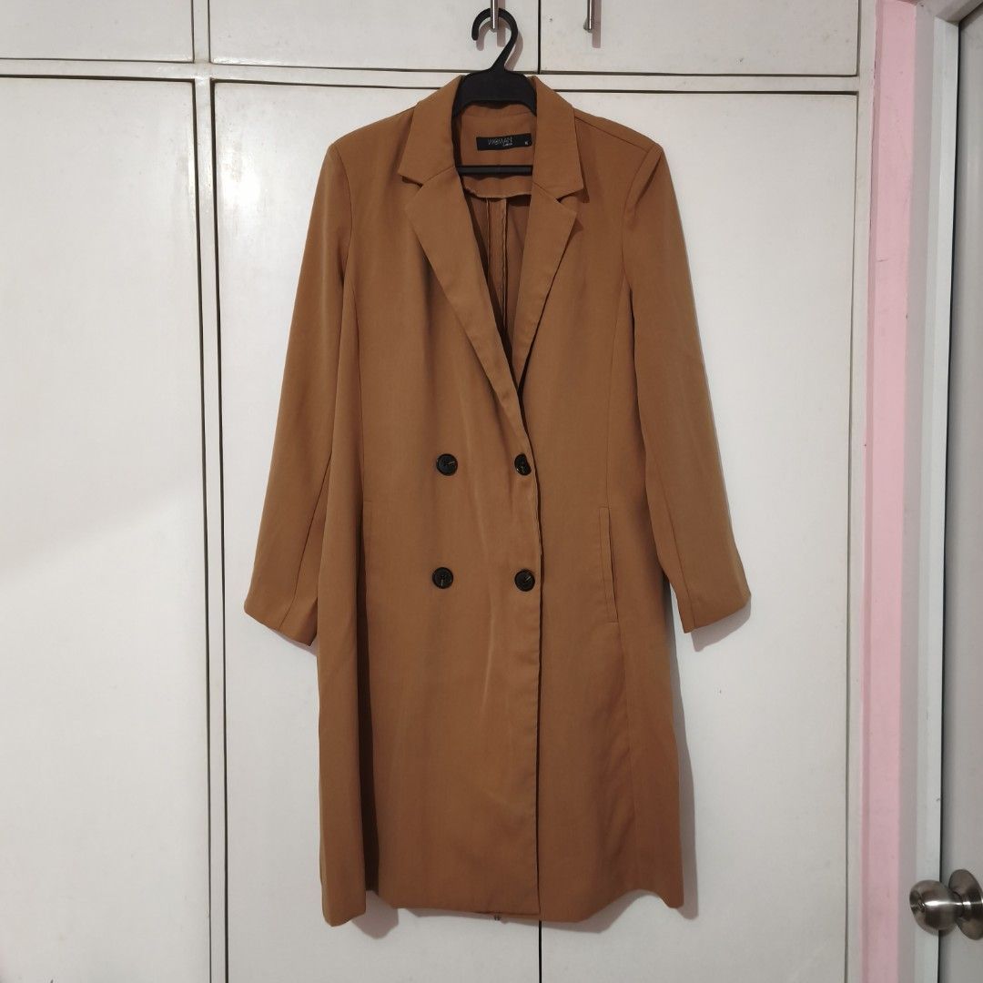 SM Woman Long Blazer (Category: Coats, Jackets and Outerwear) located in Manila. Submitted by iyyuuuuuuuuh (Listing ID 1444669728, Image 1). Description: Brown double-breasted blazer dress from Woman Career. VERY PRETTY Never worn kasi wrong size sya nung binigay as gift so bumili ako ng correct size for me, ang ganda nitooo. Can pass as brandnew.