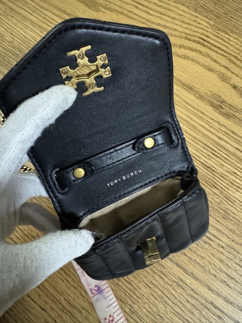 Small bag (Category: Cross-body Bags) located in Cainta. Submitted by simoun19 (Listing ID 1444623036, Image 3). Description: Accent bag for ootd Gold long chain Synthetic leather .