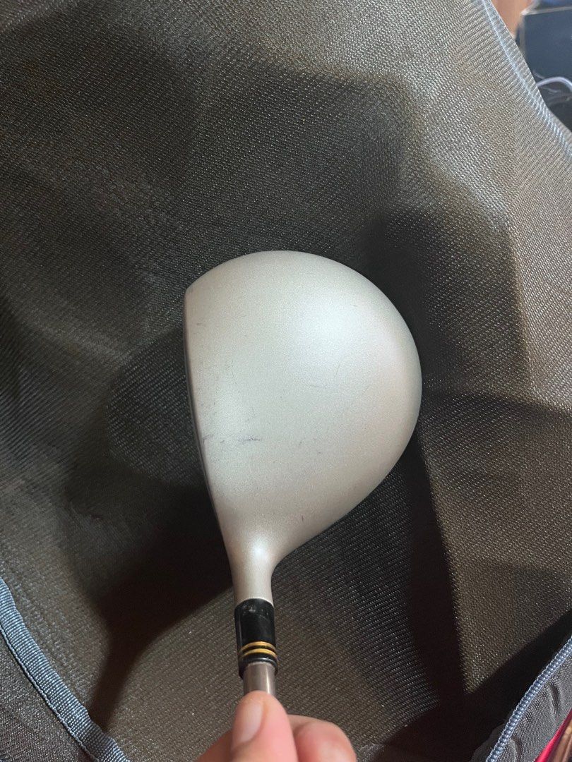 Spalding driver golf oversize (Category: Golf) located in Digos. Submitted by beautifulrebelph (Listing ID 1444549876, Image 3). Description: Oversize good for tall people carbon graphite Issue: Dirty grip, minimal scratches.
