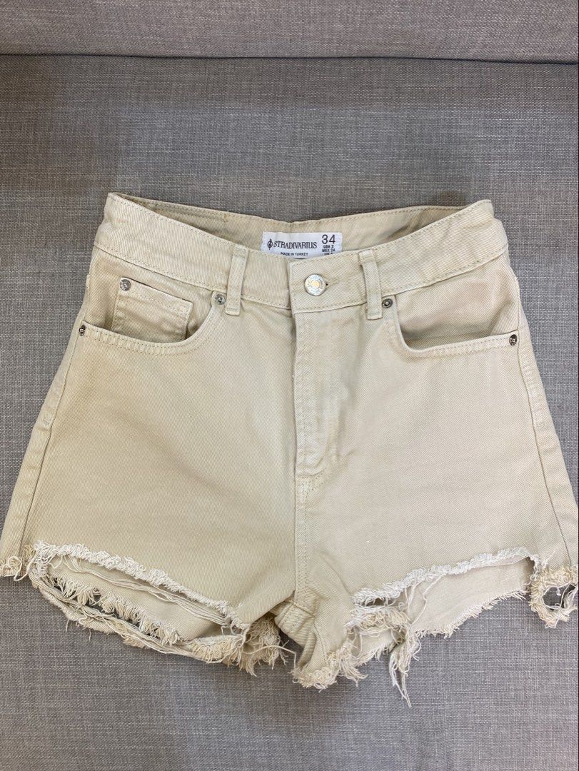 Stradivarius Beige Denim Shorts Size 34 (Category: Shorts) located in Cebu City. Submitted by jnnwright (Listing ID 1444617918, Image 1). Description: - Stradivarius beige denim shorts - Size 34 - Frayed hem detail - Ideal for casual wear - Versatile and easy to style.