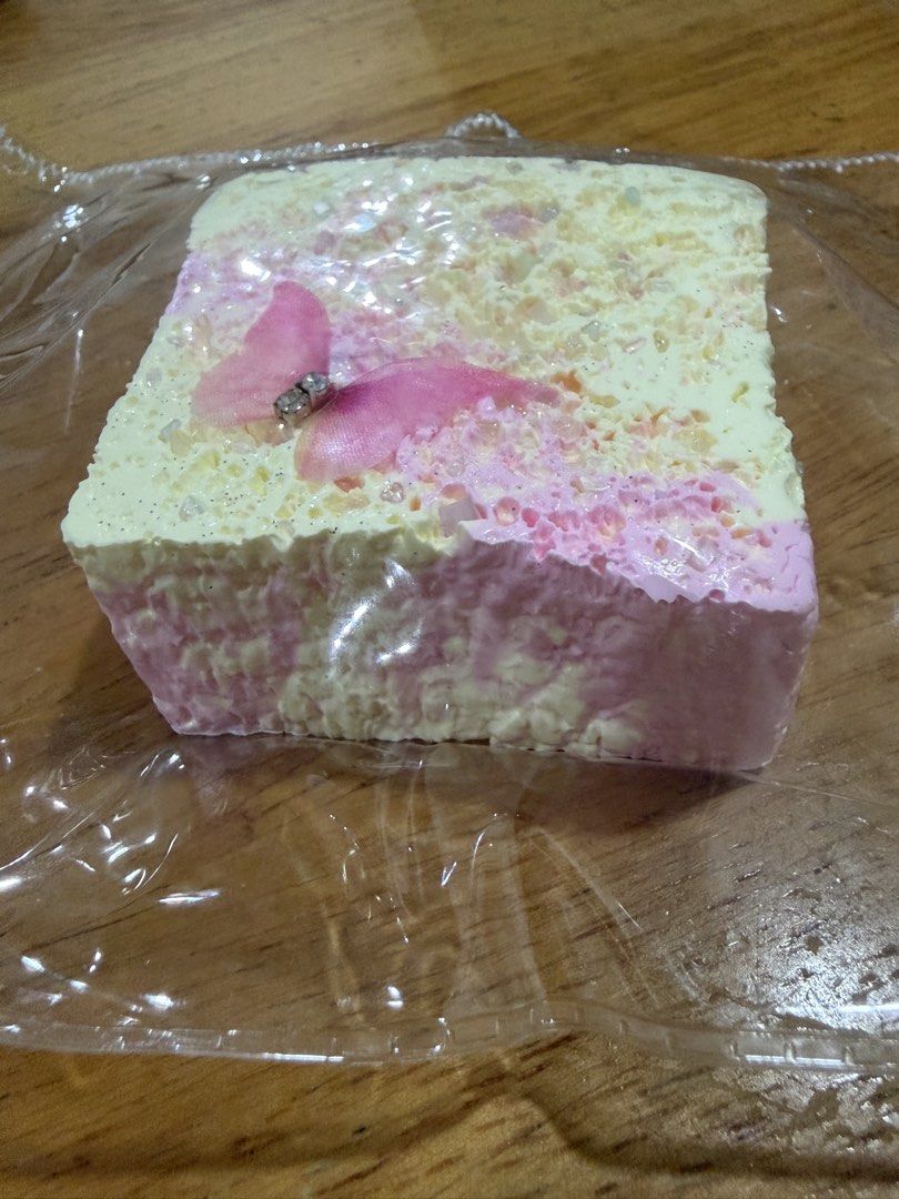 Taba Squishy Square (Category: Makeup) located in Kuala Lumpur. Submitted by brynn_ (Listing ID 1444668271, Image 2). Description: Texture: Creamy, slightly dense texture, slightly slower rebound but still fast Size: 6x5.5x2.5 .