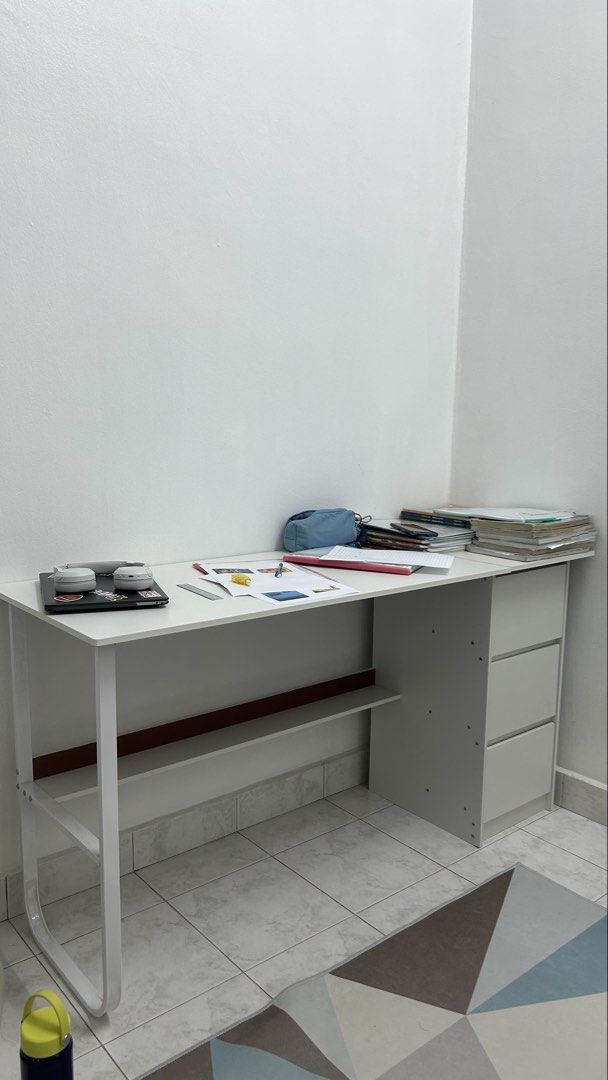 Table study (Category: Tables & Sets) located in Johor Bahru. Submitted by mthriff7 (Listing ID 1444554094, Image 1). Description: new bru je lagi Jual sebab slh beli area jb .