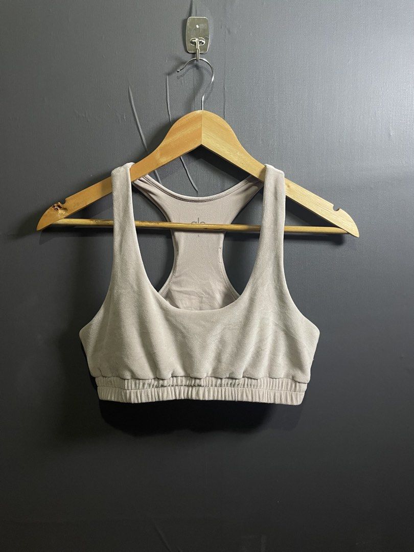 This Alo Yoga Velour Glimmer Scoop Neck Bra (Category: Activewear) located in Bacoor. Submitted by southhustlaaaaa (Listing ID 1444543796, Image 1). Description: Alo Yoga Velour Glimmer Scoop Neck Bra no issue excellent condition size:small on tag.