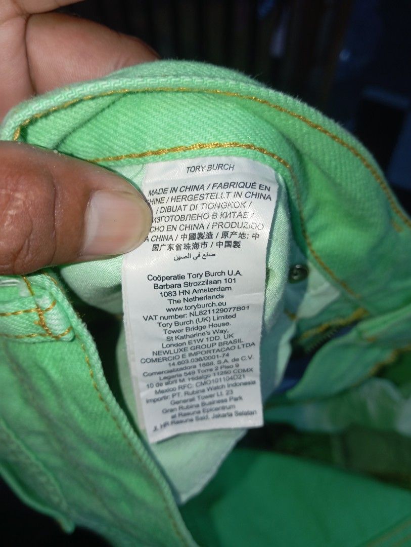 TORY BURCH SHORT (Category: Shorts) located in Monkayo. Submitted by danielcabusora (Listing ID 1444594248, Image 3). Description: TURY BURCH SHORT (COVERTED) W-32 L-21 AS NEW NO FLAWS.