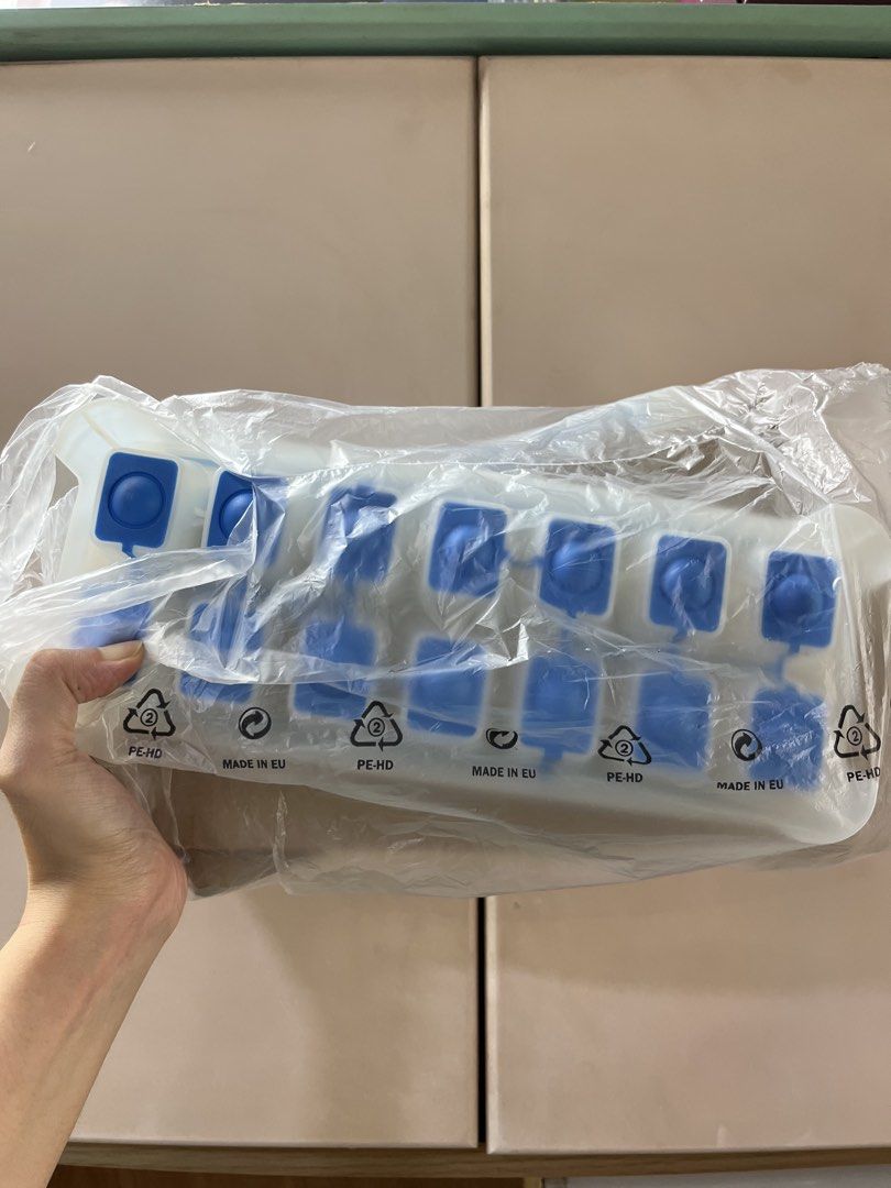 Tupperware ice cubes485912820989962240