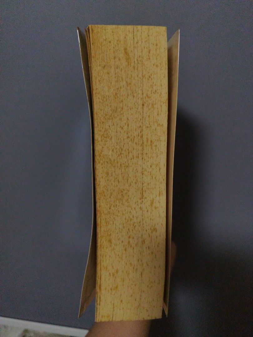 Twilight -eclipse chapter (Category: Storybooks) located in Singapore. Submitted by weiweiweeiiiii (Listing ID 1444648629, Image 2). Description: the condition of the book is pretty bad hence the price.