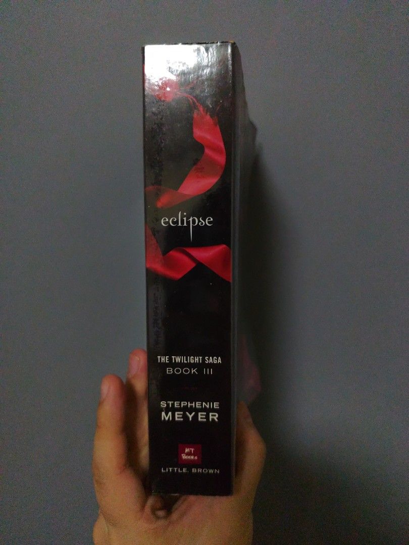 Twilight -eclipse chapter (Category: Storybooks) located in Singapore. Submitted by weiweiweeiiiii (Listing ID 1444648629, Image 3). Description: the condition of the book is pretty bad hence the price.