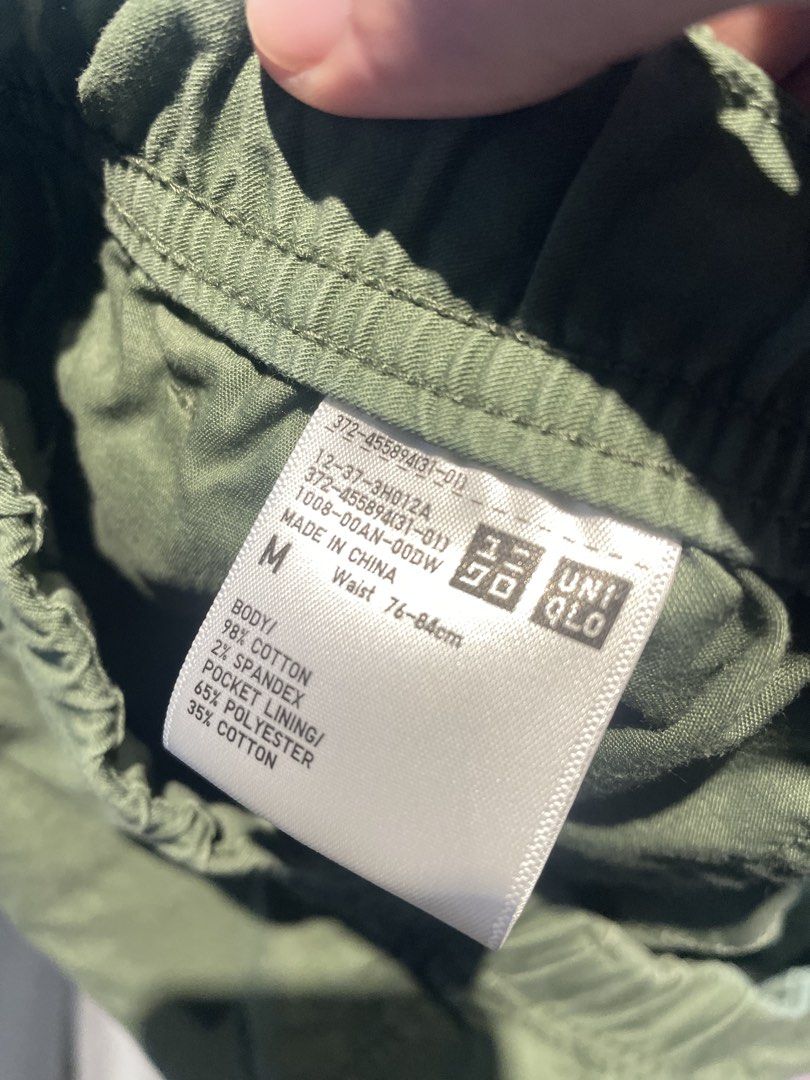 Uniqlo Dark Green Trousers (Medium) (Category: Trousers) located in Manila. Submitted by arfernando (Listing ID 1444645163, Image 2). Description: Uniqlo Dark Green Trouser Waistline: 32 Length: 36.