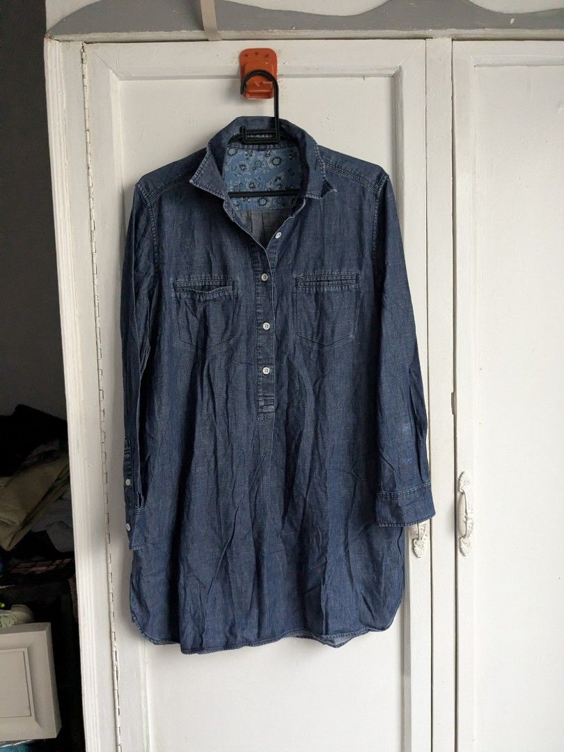 Uniqlo Denim Dress (Category: Dresses) located in Quezon City. Submitted by nnncorner (Listing ID 1444571197, Image 1). Description: Uniqlo Japan Limited Denim Dress 9/10 condition used twice only no faded color fits medium length 32 inches width 20 inches.