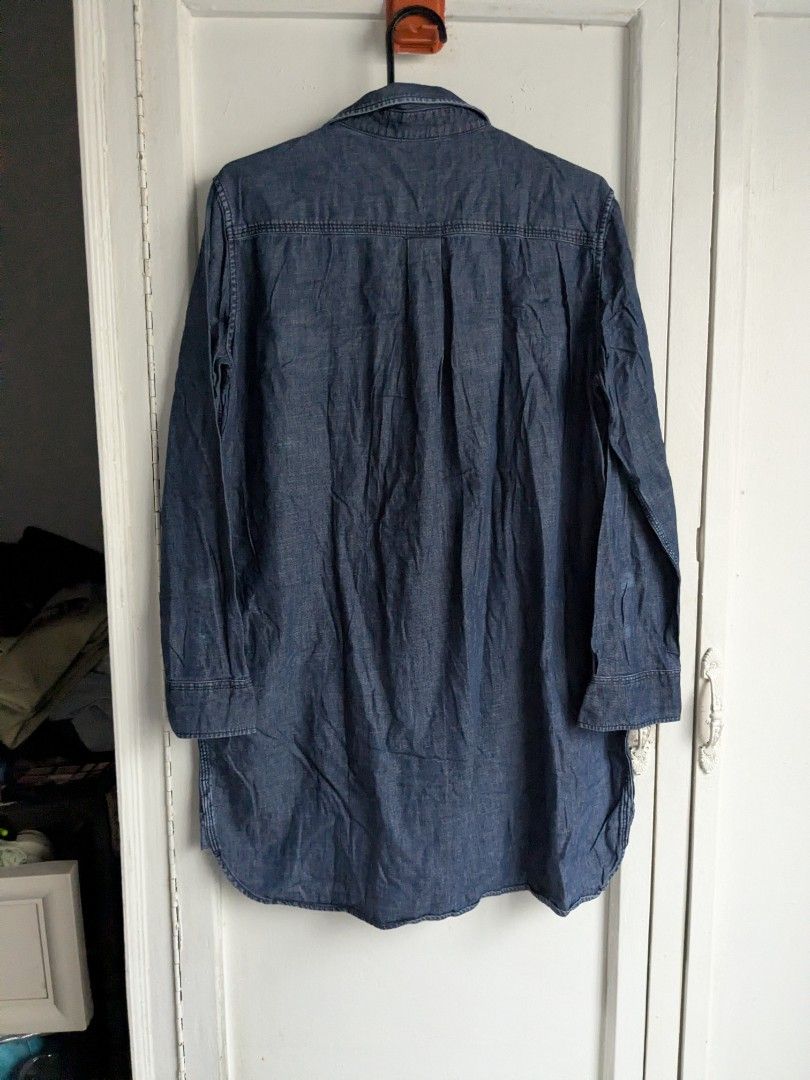 Uniqlo Denim Dress (Category: Dresses) located in Quezon City. Submitted by nnncorner (Listing ID 1444571197, Image 2). Description: Uniqlo Japan Limited Denim Dress 9/10 condition used twice only no faded color fits medium length 32 inches width 20 inches.