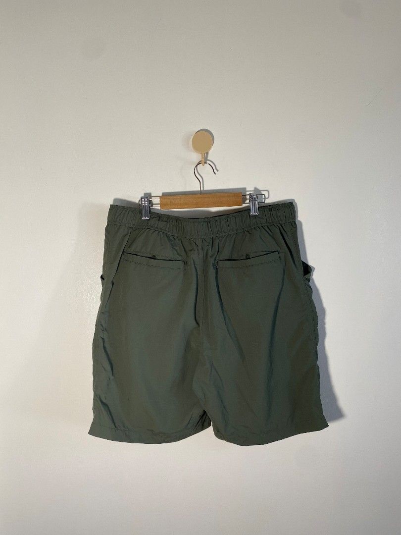 Uniqlo Geared Short - Olive Green (Category: Shorts) located in Abucay. Submitted by jamesnike21 (Listing ID 1444579858, Image 3). Description: 📌Uniqlo Geared Shorts 📌like new condition 📌size large on tag 📌waist 30-32 adjustable 📌length 19' 📌Slightly wrinkled due to storage 👍 📌The color of the product may differ from actual color depending on the type, condition of the display, surrounding light and other factors. 👍 📌For negotiations, s