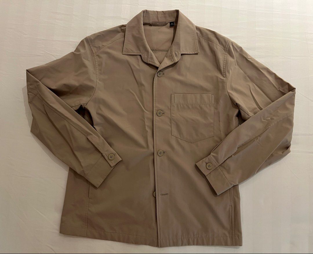Uniqlo Men’s Jacket (Category: Coats, Jackets and Outerwear) located in Quezon City. Submitted by inthefrow (Listing ID 1444554997, Image 1). Description: - Preloved - In basic khaki color - Loose, relaxed fit - Can be worn alone or as a light jacket .