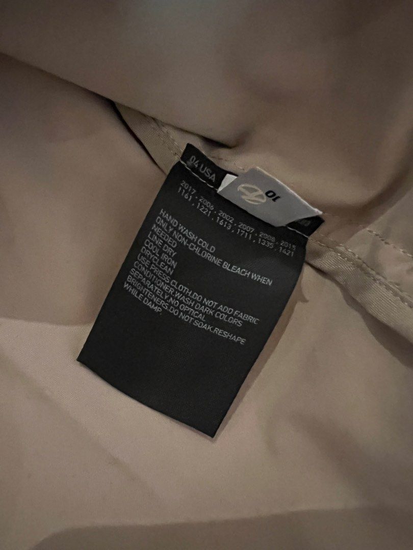 Uniqlo Men’s Jacket (Category: Coats, Jackets and Outerwear) located in Quezon City. Submitted by inthefrow (Listing ID 1444554997, Image 3). Description: - Preloved - In basic khaki color - Loose, relaxed fit - Can be worn alone or as a light jacket .