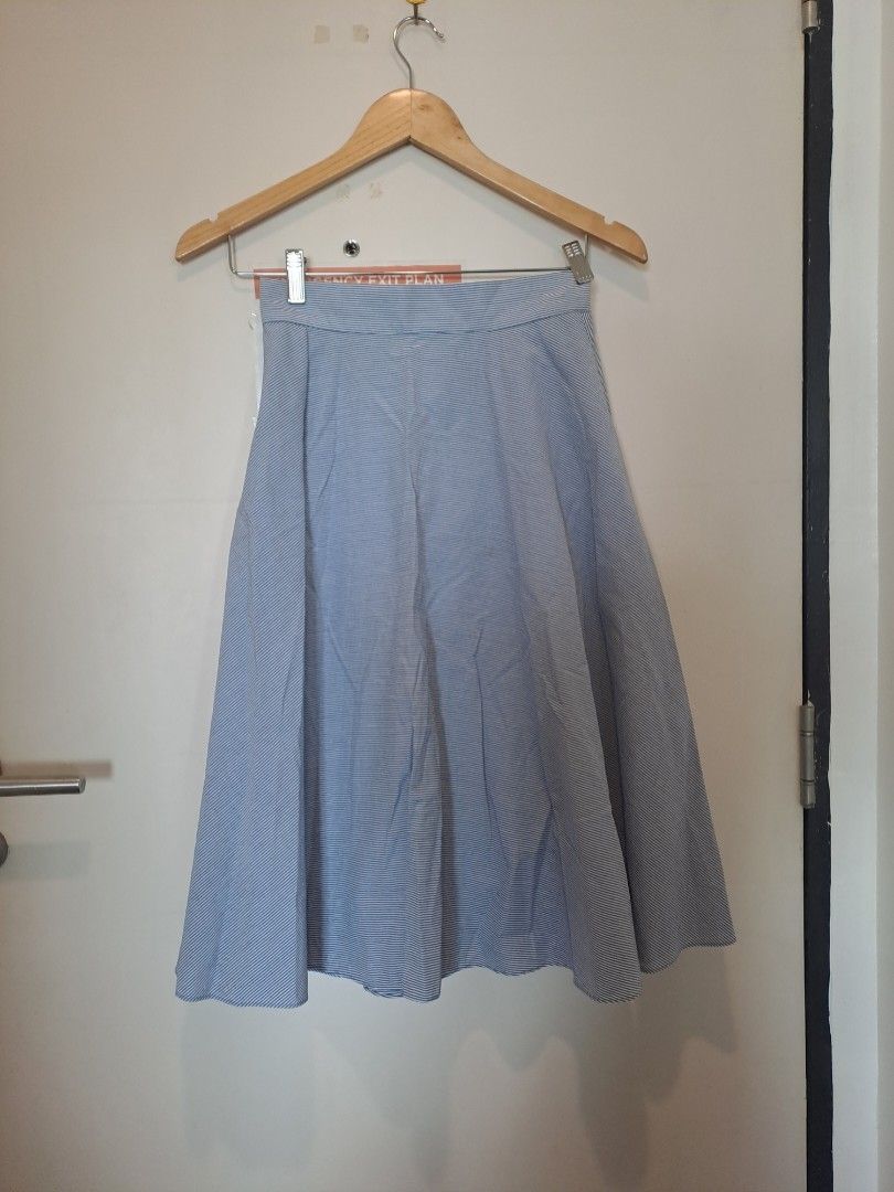 UNIQLO STRIPE SKIRT (Category: Skirts) located in Manila. Submitted by joanbalde39643 (Listing ID 1440280328, Image 1). Description: The selected item is a Uniqlo Highwaisted Blue & White Striped Circular Skirt. It features a fine seersucker pinstripe pattern, a partially elasticized gathered back waistband, a side zipper closure, inner lining, and integrated fabric hanger loops.Style and Care ProfileDesign Elements: Flared A-line silhouette, hig