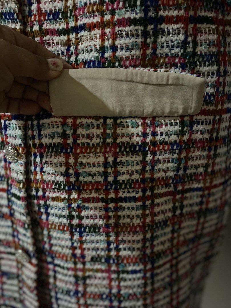 Vero Moda Tweed Dress Size L (Category: Dresses) located in General Tinio. Submitted by andy_1129 (Listing ID 1444541677, Image 3). Description: - Vero Moda dress - Size: L - Colorful tweed pattern - Short sleeves - Button-down front closure - Pocket details - Textured collar and cuffs - Ideal for smart casual occasions.